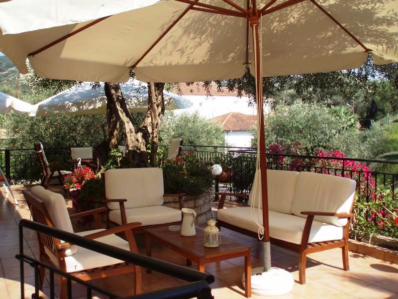 1-exterior-table-villa-natassa-sivota-vacation-greece-hotel-sivota-diakopes-thesprotia-epirus-aquarius-travel