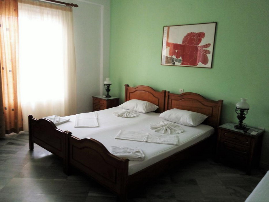 14-green-bed-grivas-rooms-sivota-vacation-greece-hotel-sivota-diakopes-thesprotia-epirus-aquarius-travel