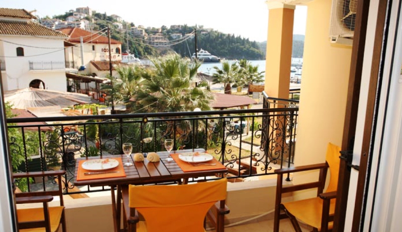 4-lemon-balcony-casa-evanti-sivota-vacation-greece-hotel-sivota-diakopes-thesprotia-epirus-aquarius-travel