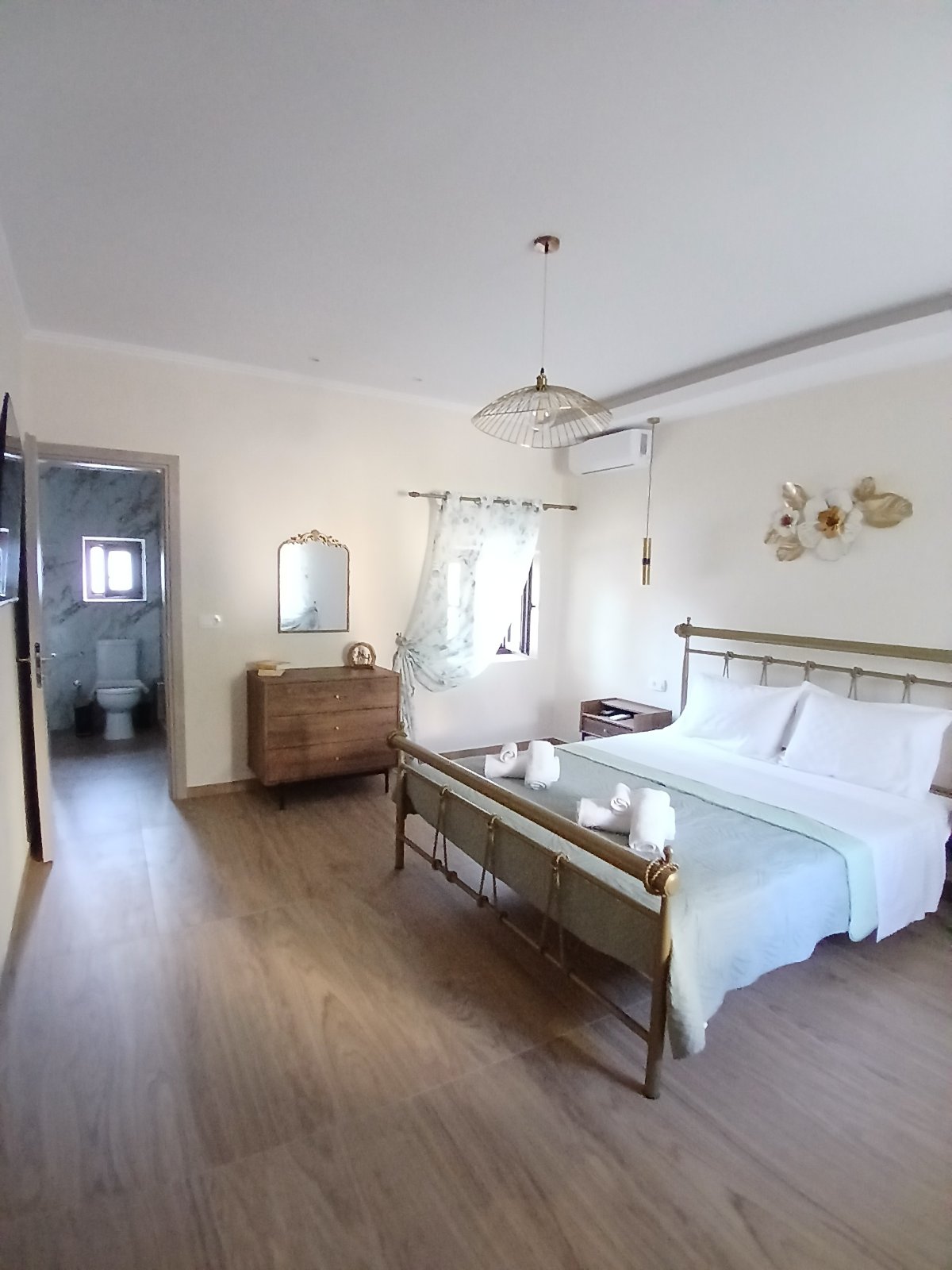 Christopher Apartment (14)